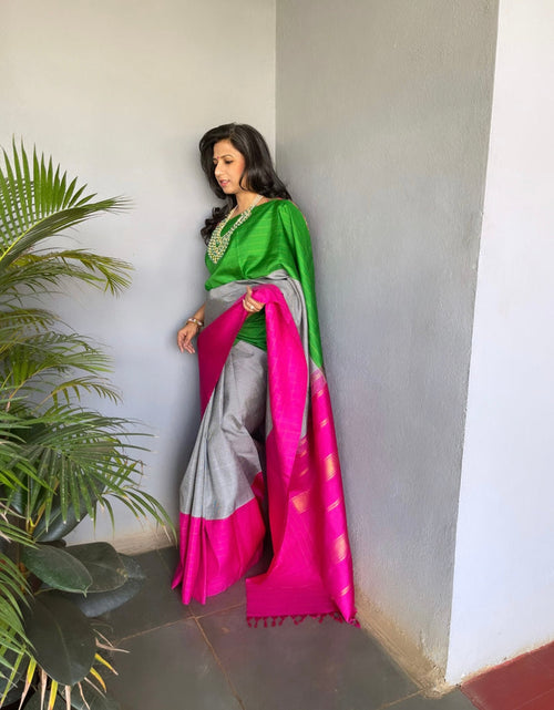 Alluring Wedding Classic Banarasi Zari Weaving Silk Saree